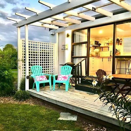 Villa Rustling Oaks Nz Tropical Tiny House Tamahere Exterior foto