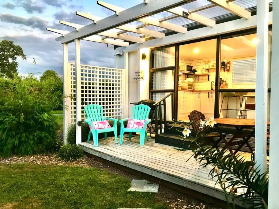 Villa Rustling Oaks Nz Tropical Tiny House Tamahere Exterior foto