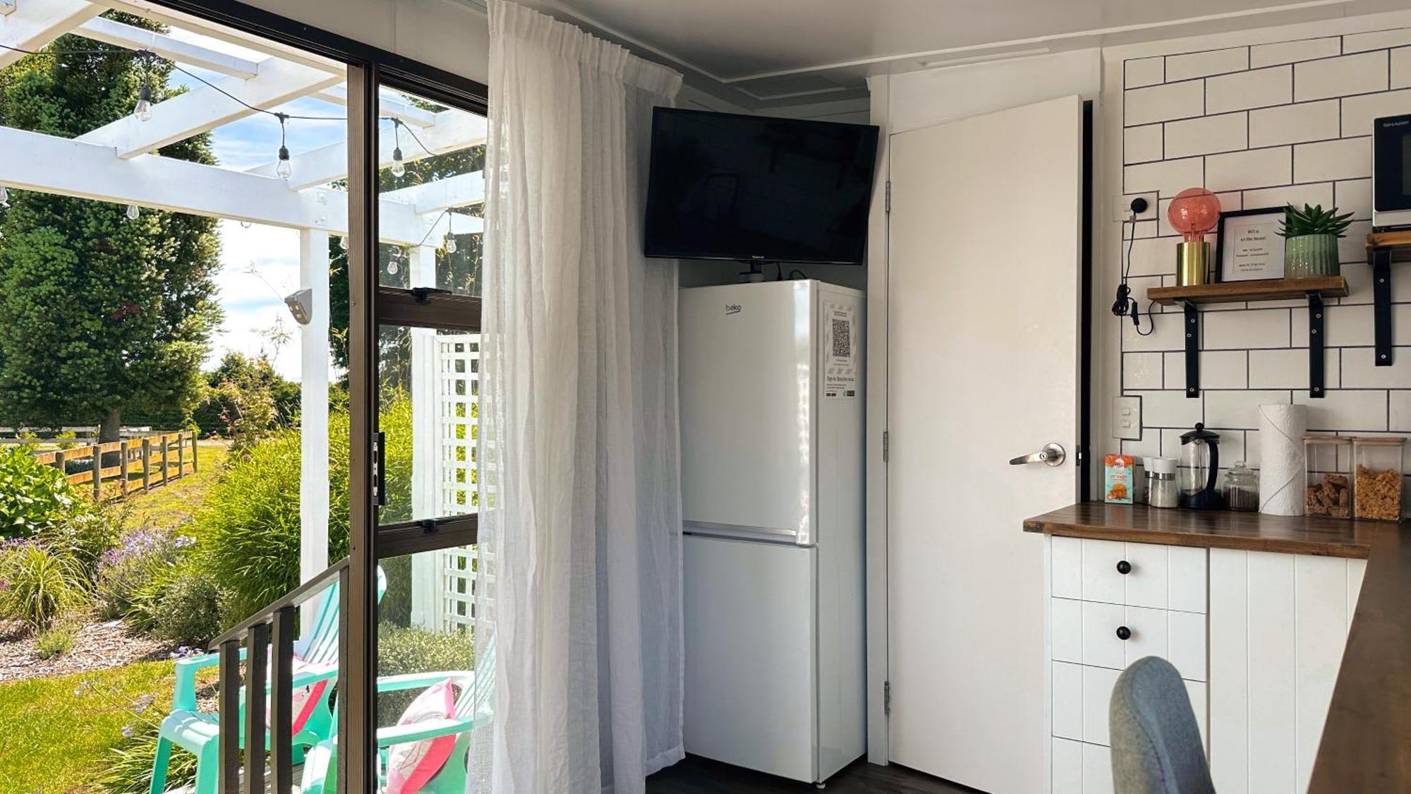 Villa Rustling Oaks Nz Tropical Tiny House Tamahere Exterior foto