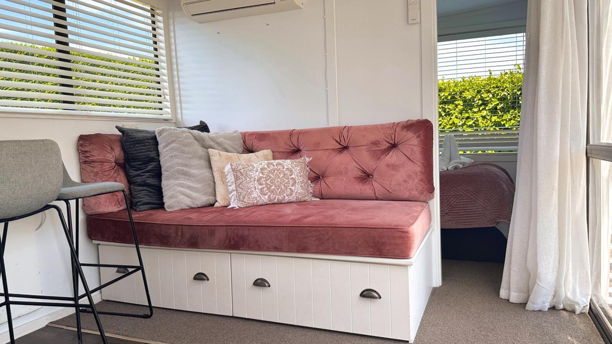 Villa Rustling Oaks Nz Tropical Tiny House Tamahere Exterior foto